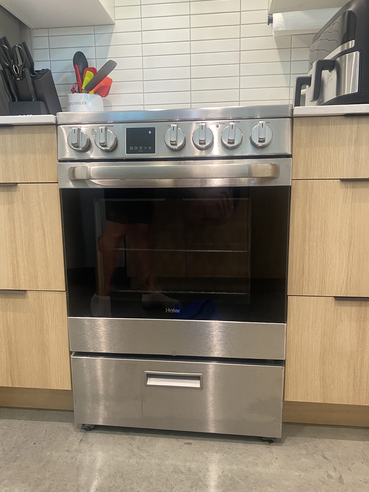 Oven and stovetop degreased and polished, cleaned by Kendal